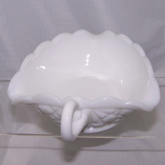 VTG - Fenton Block and Star Milk Glass Triangle Dish with Handle - Picture 5 of 7